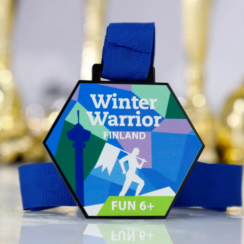 Medalla hexagonal Winter Warrior para Finlandia, categoría FUN 6+